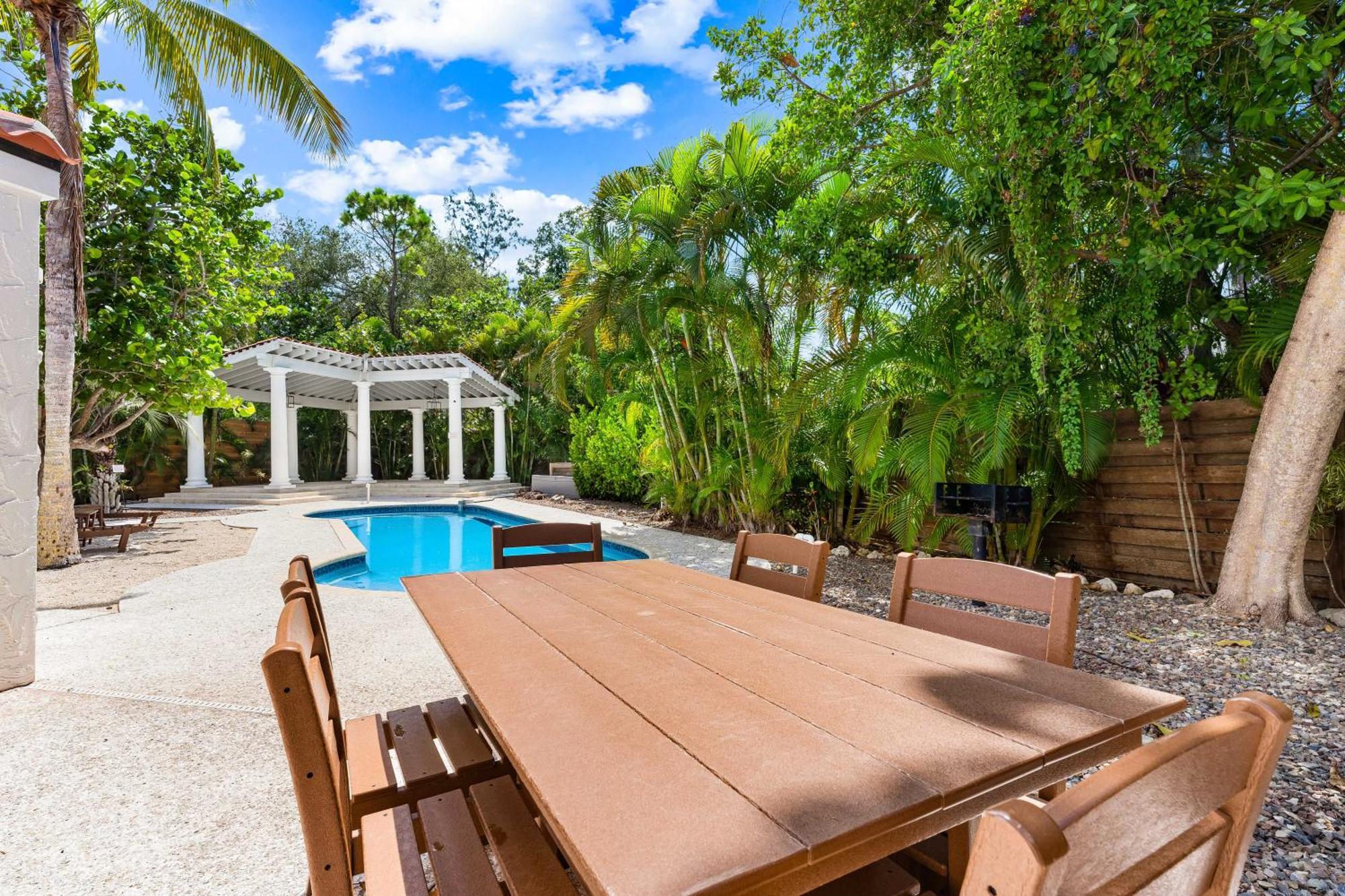 Crescent Beach Villas เซียสตาคีย์ ภายนอก รูปภาพ